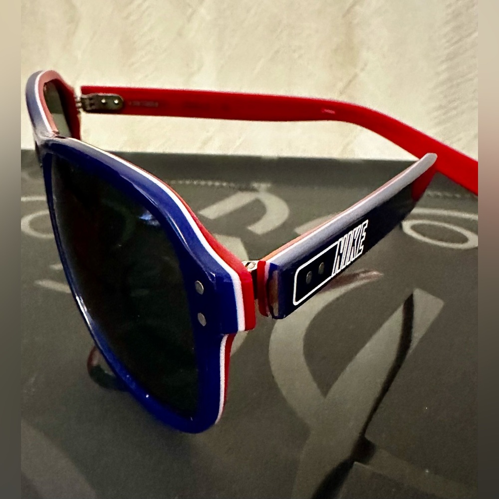 Nike Vintage 77 Sunglasses (Unisex)
